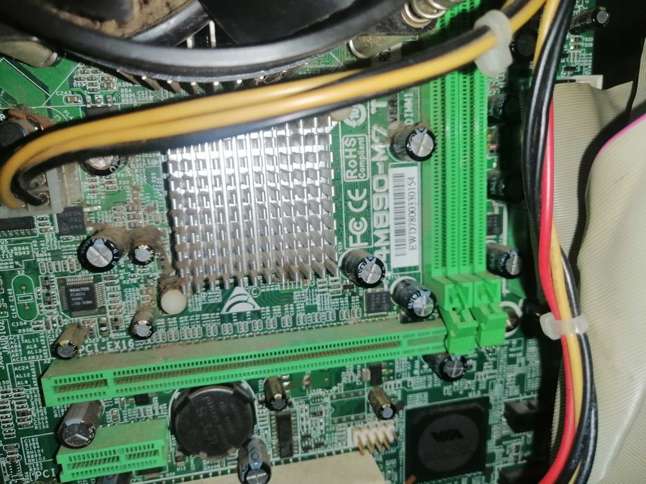 П К    Компьютера не рабочие 2 ШТ Мониторы