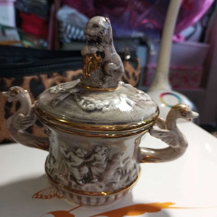 Антікварна номерна чашка Capodimonte, позолота , нюанс