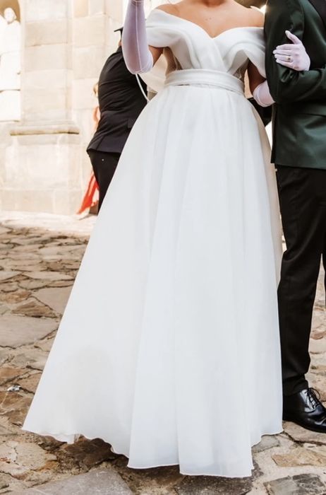 Suknia Ślubna z gorsetem i trenem