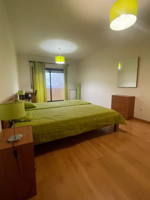 Quarto excelente aluga-se a estudantes em Aveiro
