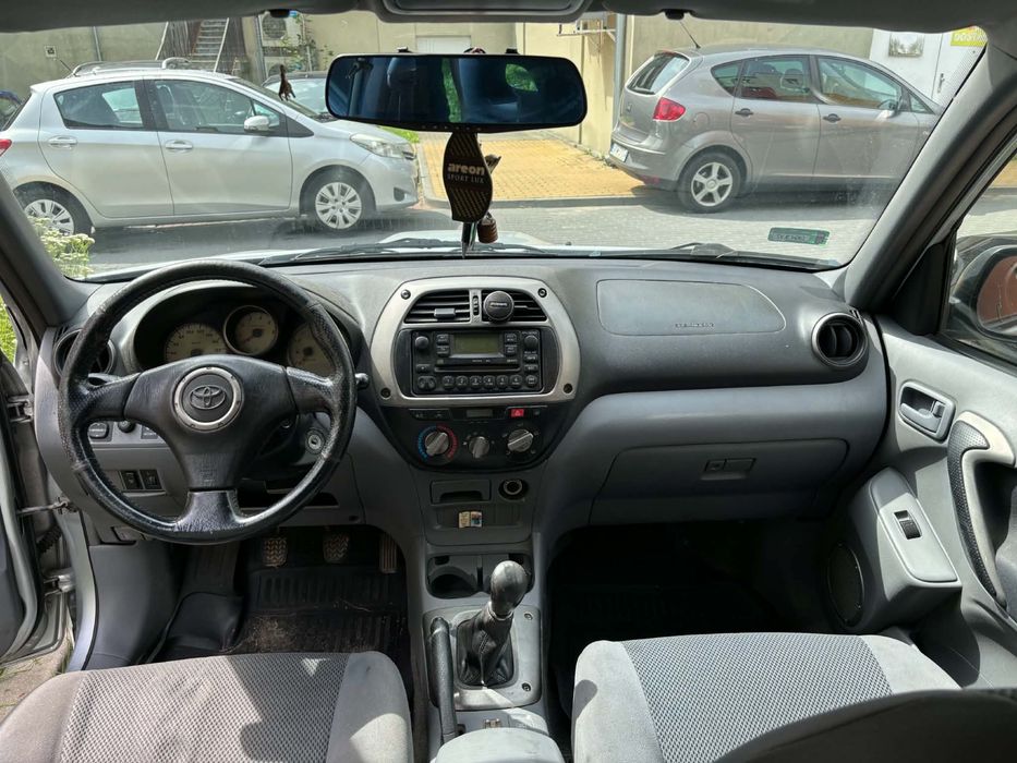 Toyota rav 4 samochód osobowy