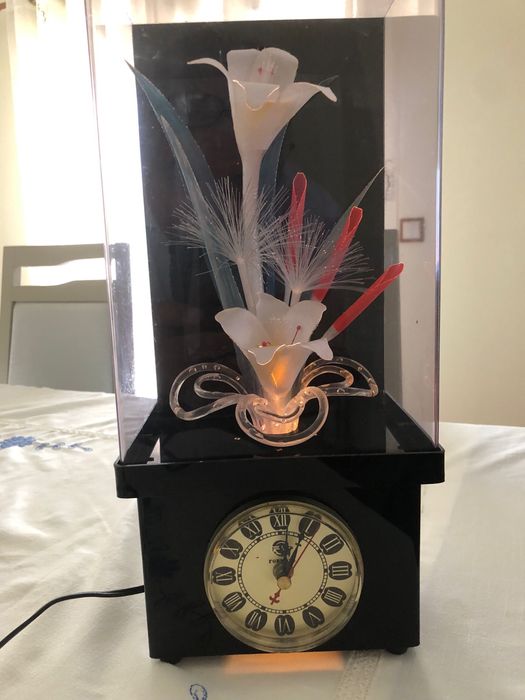 Relogio antigo com efeito de luz