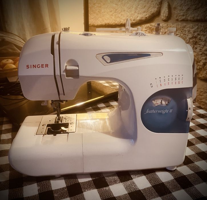 Máquina de costura SINGER FEATHER WEIGHT II