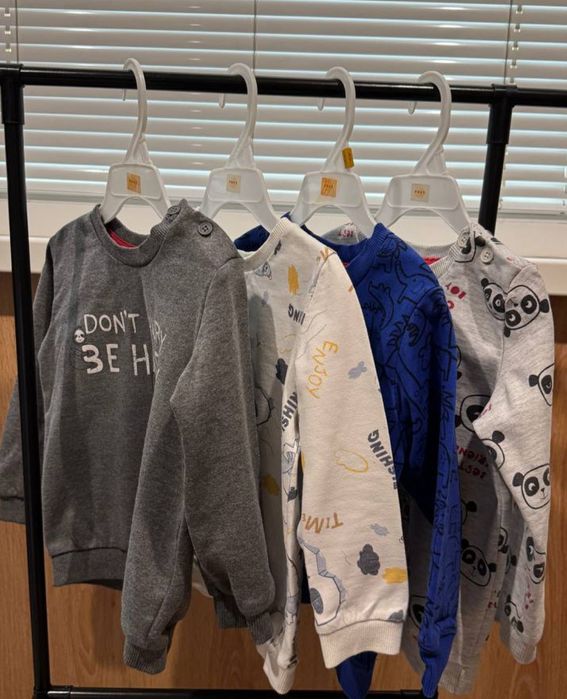 Четыре утеплённые свитера, свитшот. Цена за все