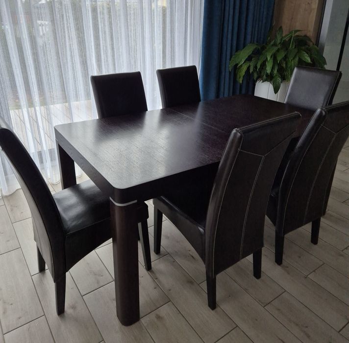 Elegancki zestaw: dębowy stół + 6 eleganckich krzeseł 
ElegaEEEncki z