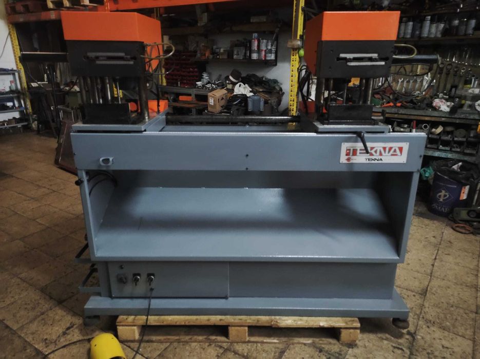 Máquina de Furar Alumínio Automática