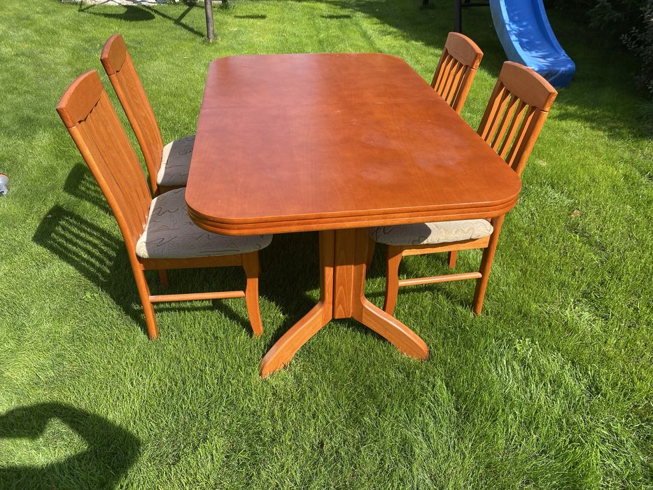 stół z 6 krzesłami