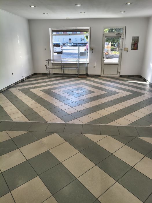 Lokal do wynajęcia 90m2 centrum Pniew