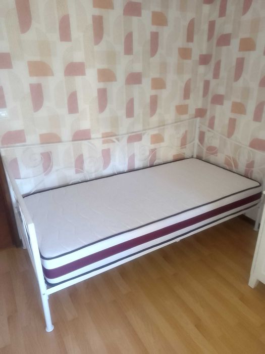 Cama de solteiro + colchão ortopédico (como novos)