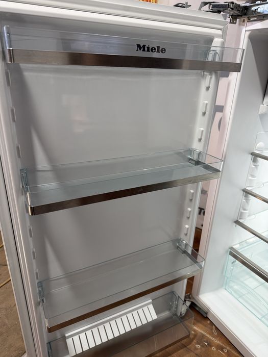 Miele K 33442 iF Вбудований 168л A++