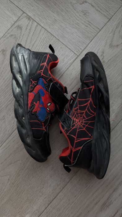 Świecące  buty, adidasy, SpiderMan rozmiar 31