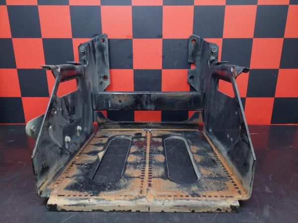 Base / caixa da bateria MITSUBISHI TRUCKS Canter