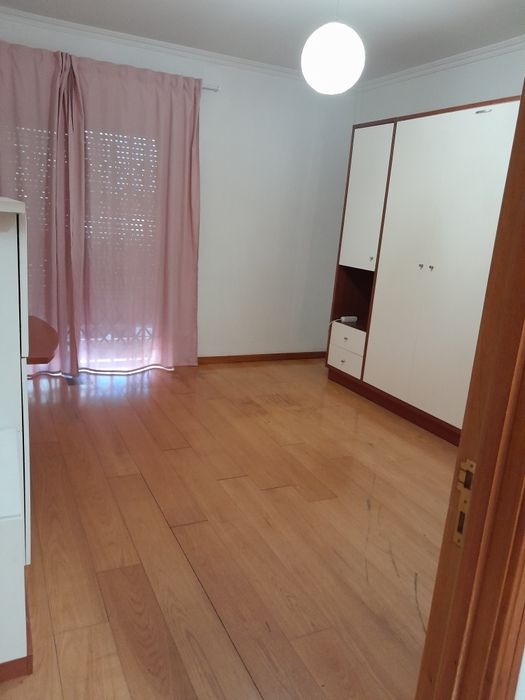 Aluga-se Apartamento T-2