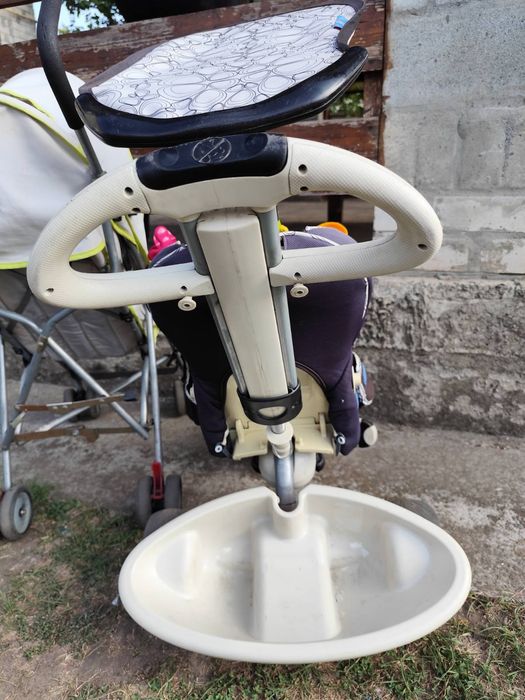 Прогулочна коляска