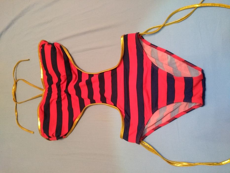 Oryginalny strój kąpielowy jednoczęściowy