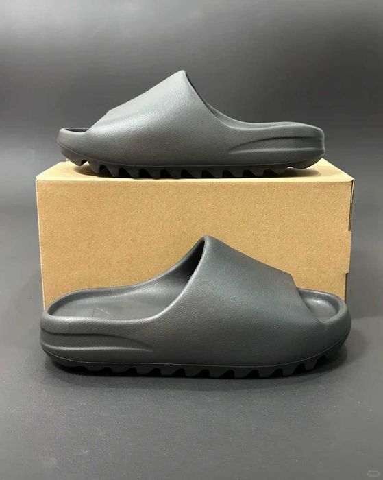 Yeezy slide onyx czarny 43