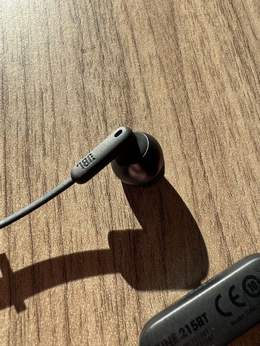 Auriculares JBL Tune 215BT