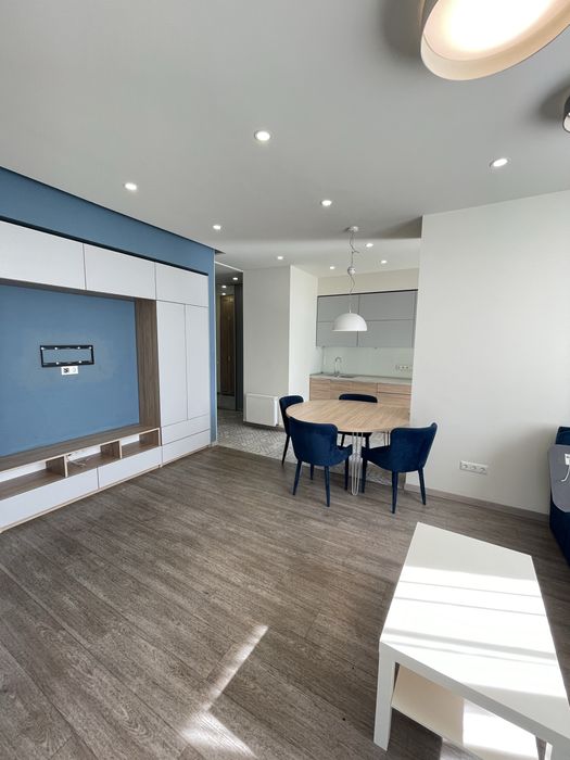 Продам 2-комн.кв. Центр, Менора, Литейная, 2А.