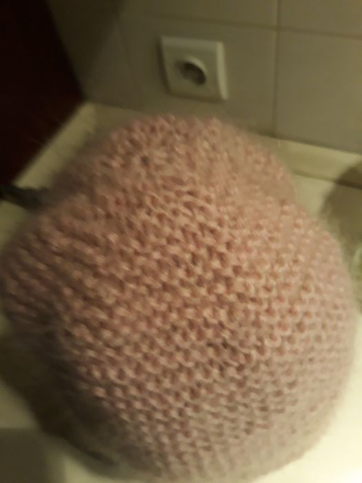 Шапки вязаные ручной работы из высококачественной пряжи