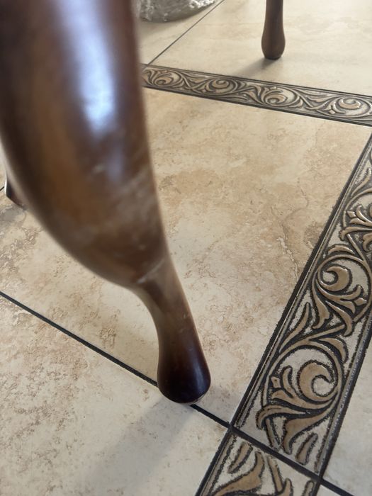 Stylowy podnóżek pufa