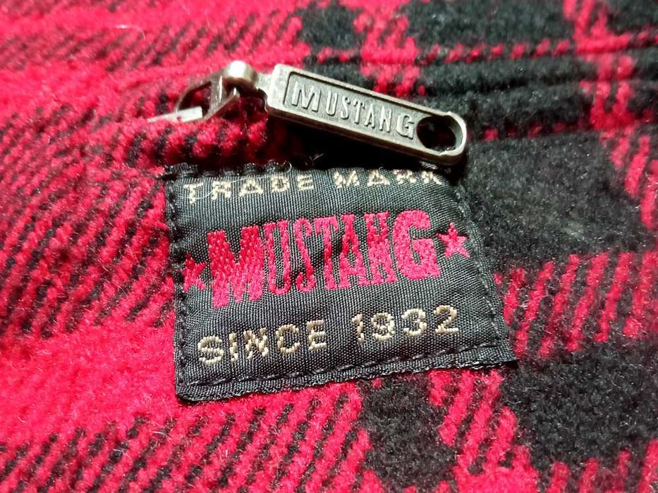 Casaco Vermelho e Preto - Mustang