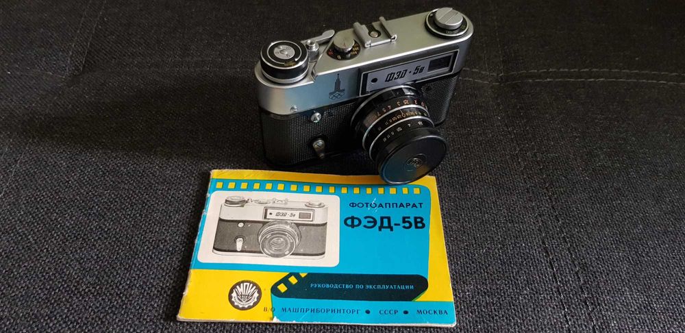FED 5 - Radziecki aparat fotograficzny z akcesoriami