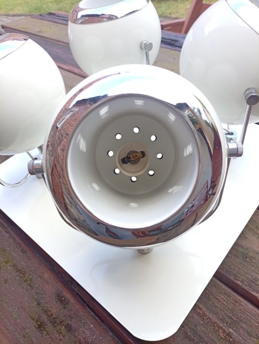 Lampa sufitowa 4 punktowa.