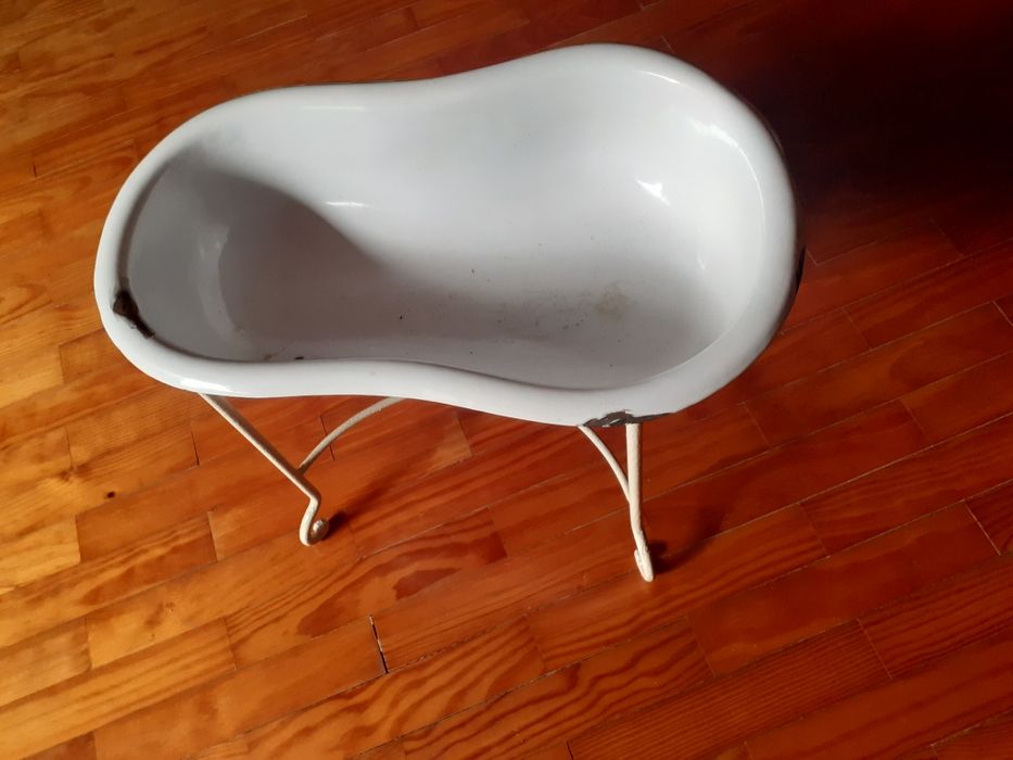 - Conjunto de 4 peças decorativas antigas.