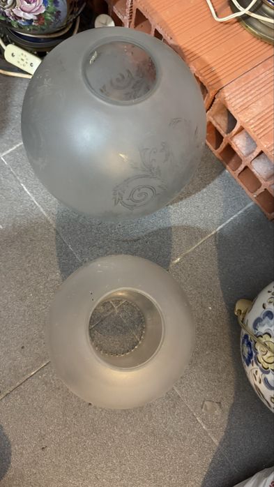 Dois abajurs antigos de vidro