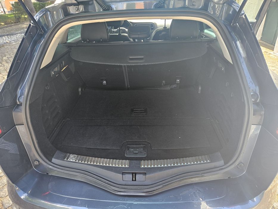 Renault Mégane 1.5 dCi Sports Tourer 115cv Full Extras (Teto de Abrir e Ecrã Grande)