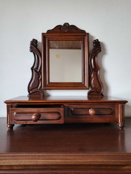 Cómoda e Toucador antigos de madeira