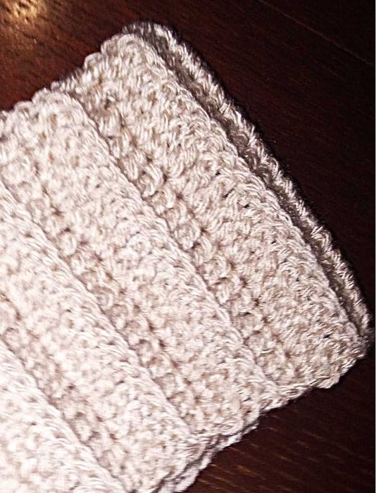 Fita de cabelo em crochê feita à mão