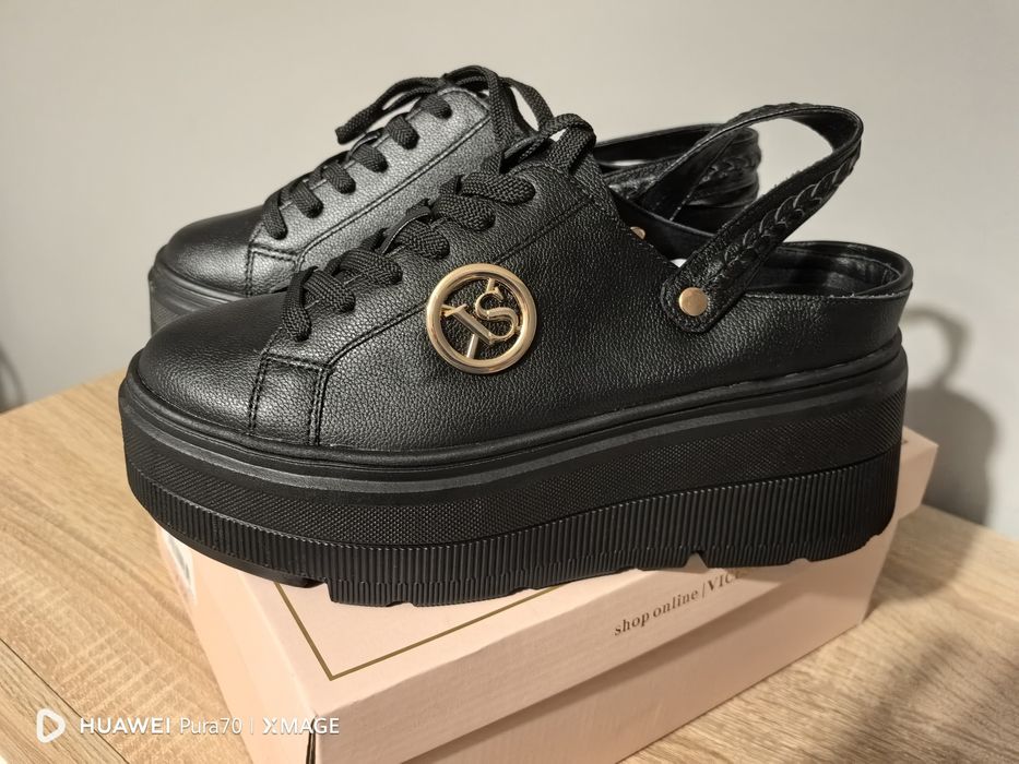 Czarne sneakersy Vices na grubej tłoczonej podeszwie