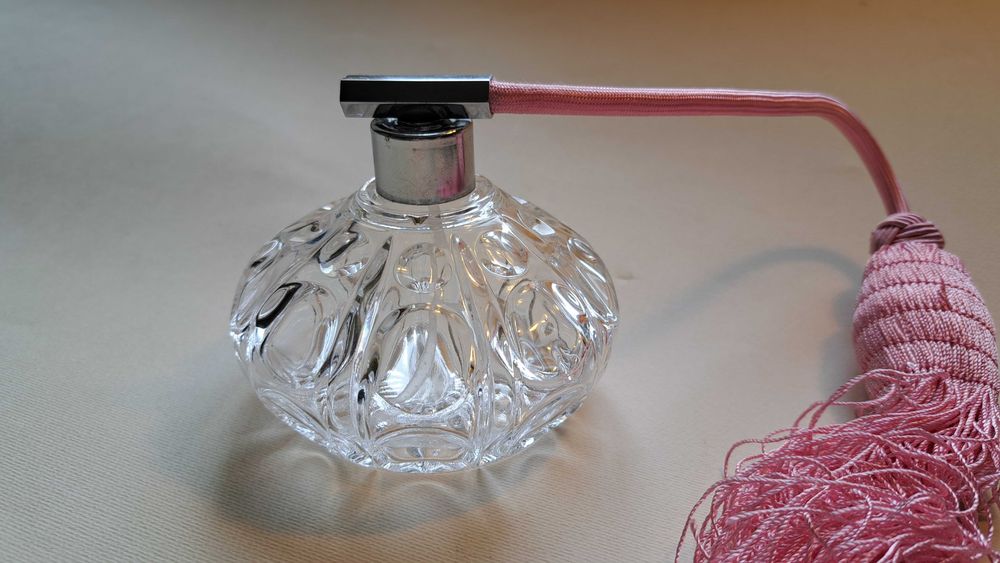 Flakon na perfumy z atomizerem