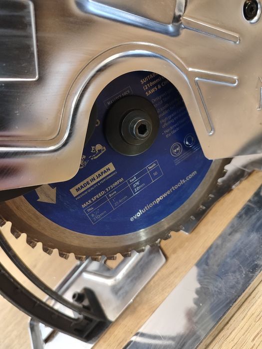 Ręczna piła tarczowa Evolution S210CCS z tarczą tnącą 210 mm do stali, rok 12/2024