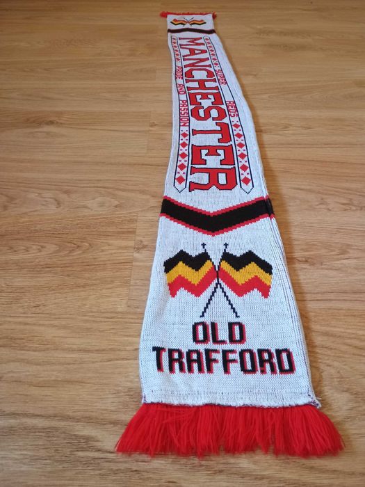 Szalik oldschool Manchester United z lat 80'/90'