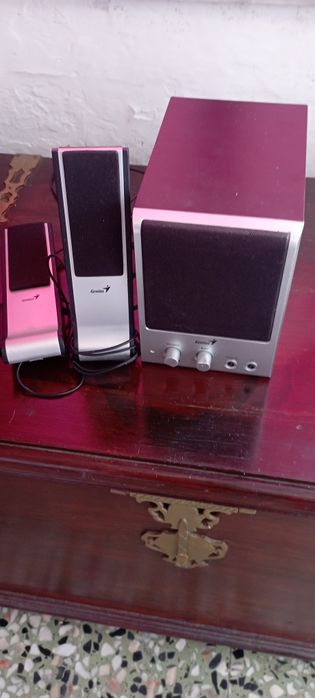 Subwoofer com duas colunas