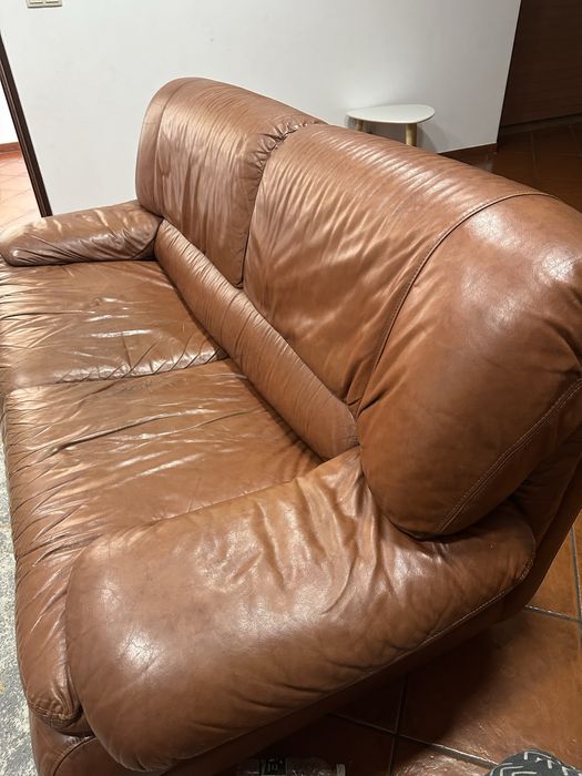 2 sofas em pele