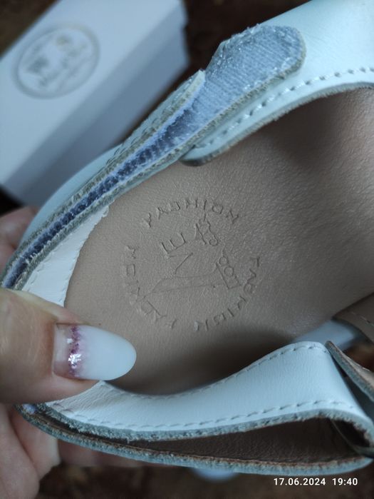 Шкіряні босоніжки 38р