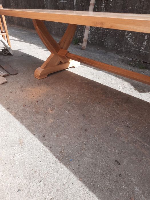 Mesa de jantar em carvalho maciço