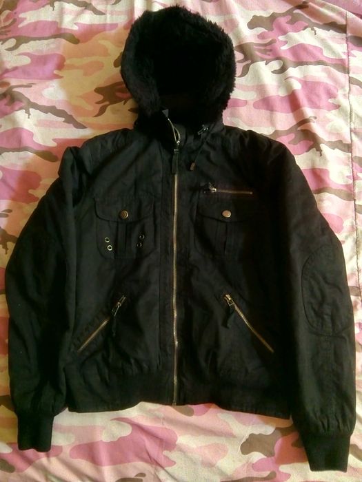 Продаю жіночу осінню куртку.