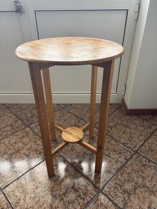 Mesa redonda cavilha