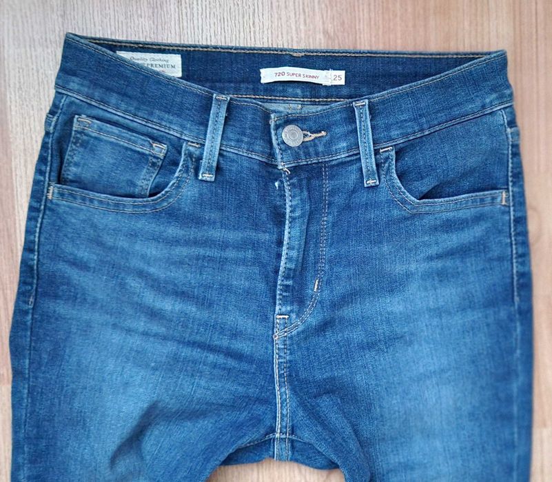 Spodnie damskie jeans super skinny Levis 720 W25L32