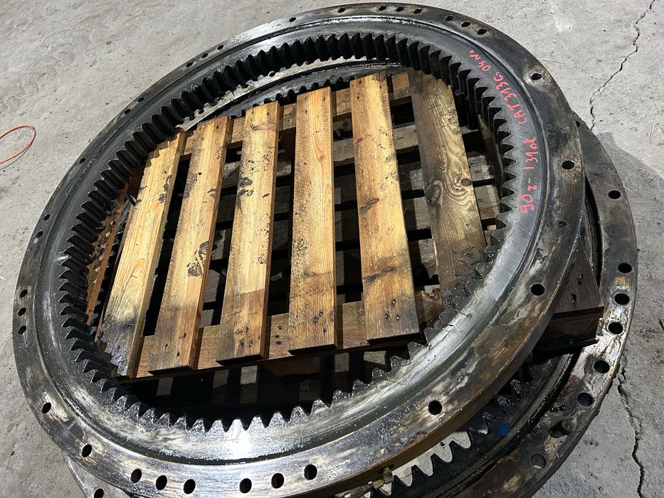 Wieniec obrotu. Slewing ring cat m313C koparka kołowa