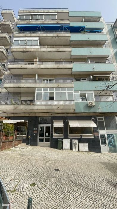 T2 com muita luz nos Capuchos | Equipado e semi-mobilado | Centro de L