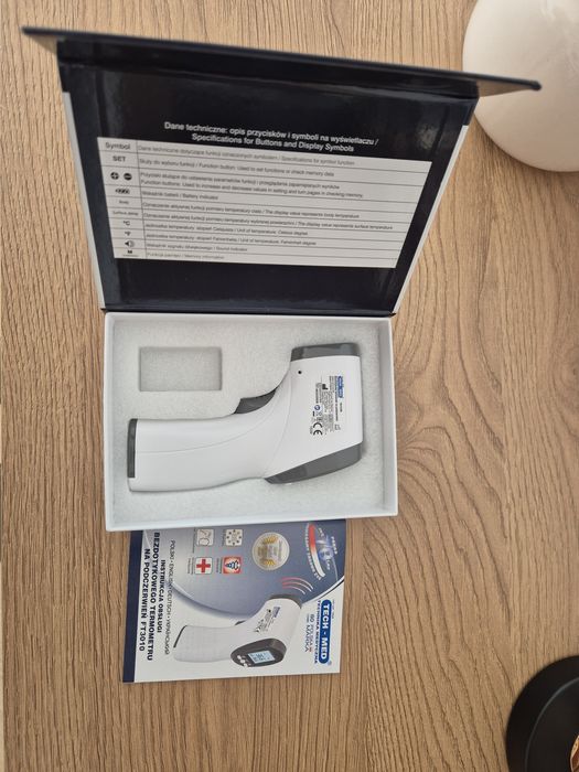 Termometr bezdotykowy nieużywany