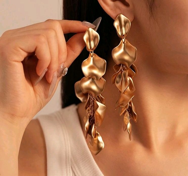 Kolczyki długie wiszące płatki akrylowe czarne