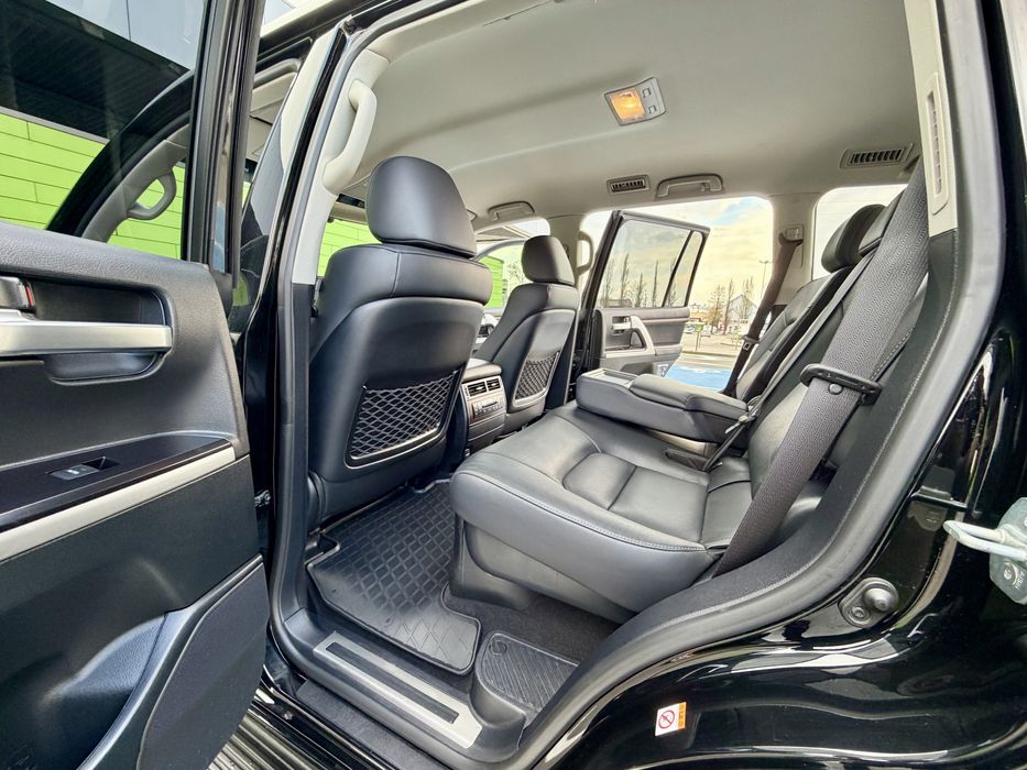 Toyota Land Cruiser 200 4.6 AT 2019 Official