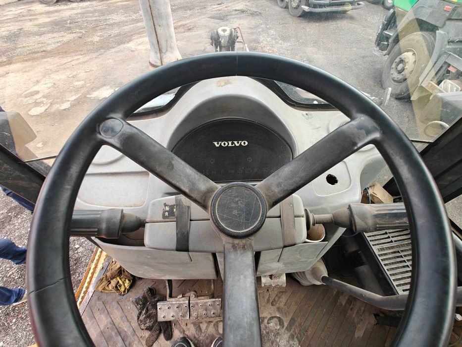 экскаватор погрузчик Volvo BL60
