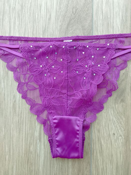 Seksowne fioletowe koronkowe majtki z kamyczkami M/L 38/40